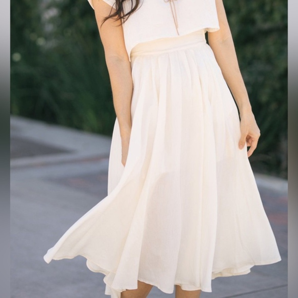 DE Collection Ivory Pleated Midi Skirt Size Small Flowy A-Line Lightweight Skirt